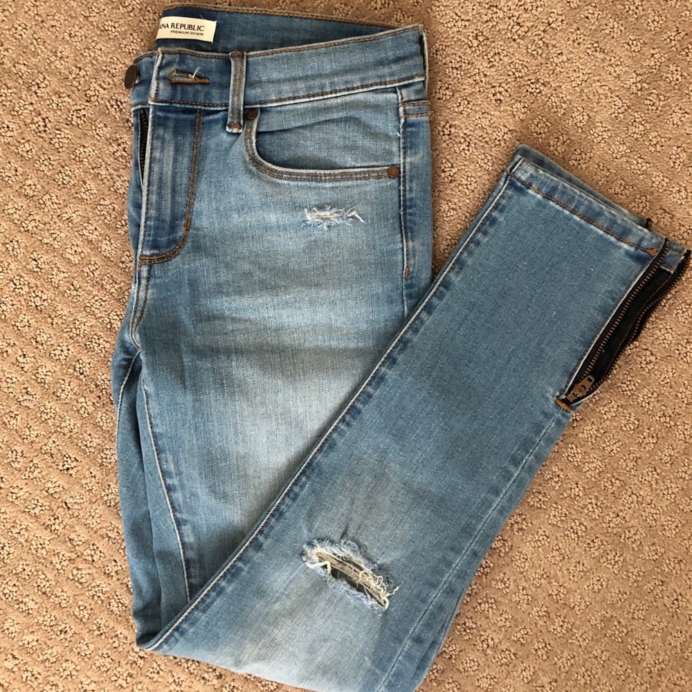 Banana Republic distressed jeans size 25
